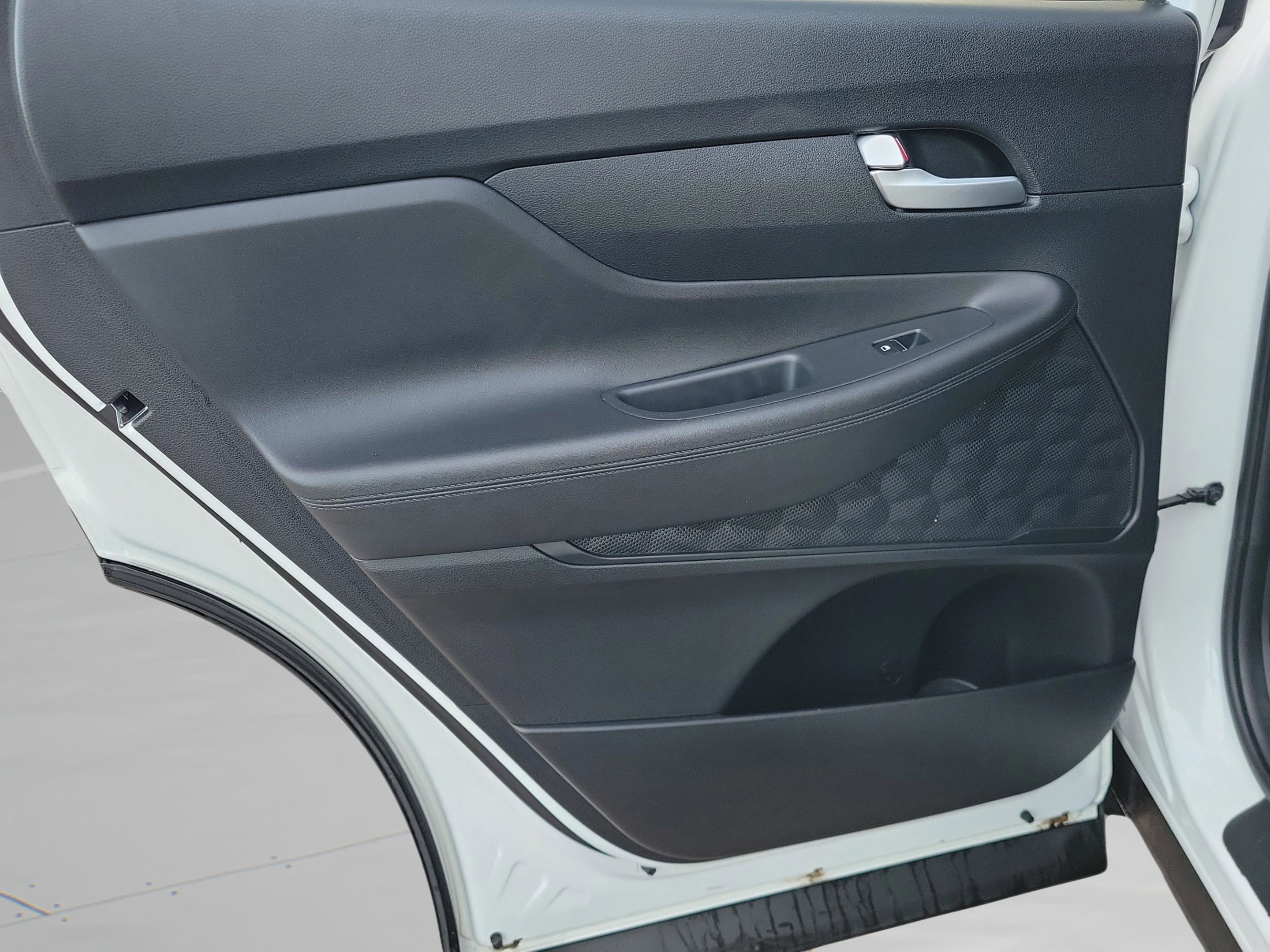 Used 2023 Hyundai Santa Fe SE image 9