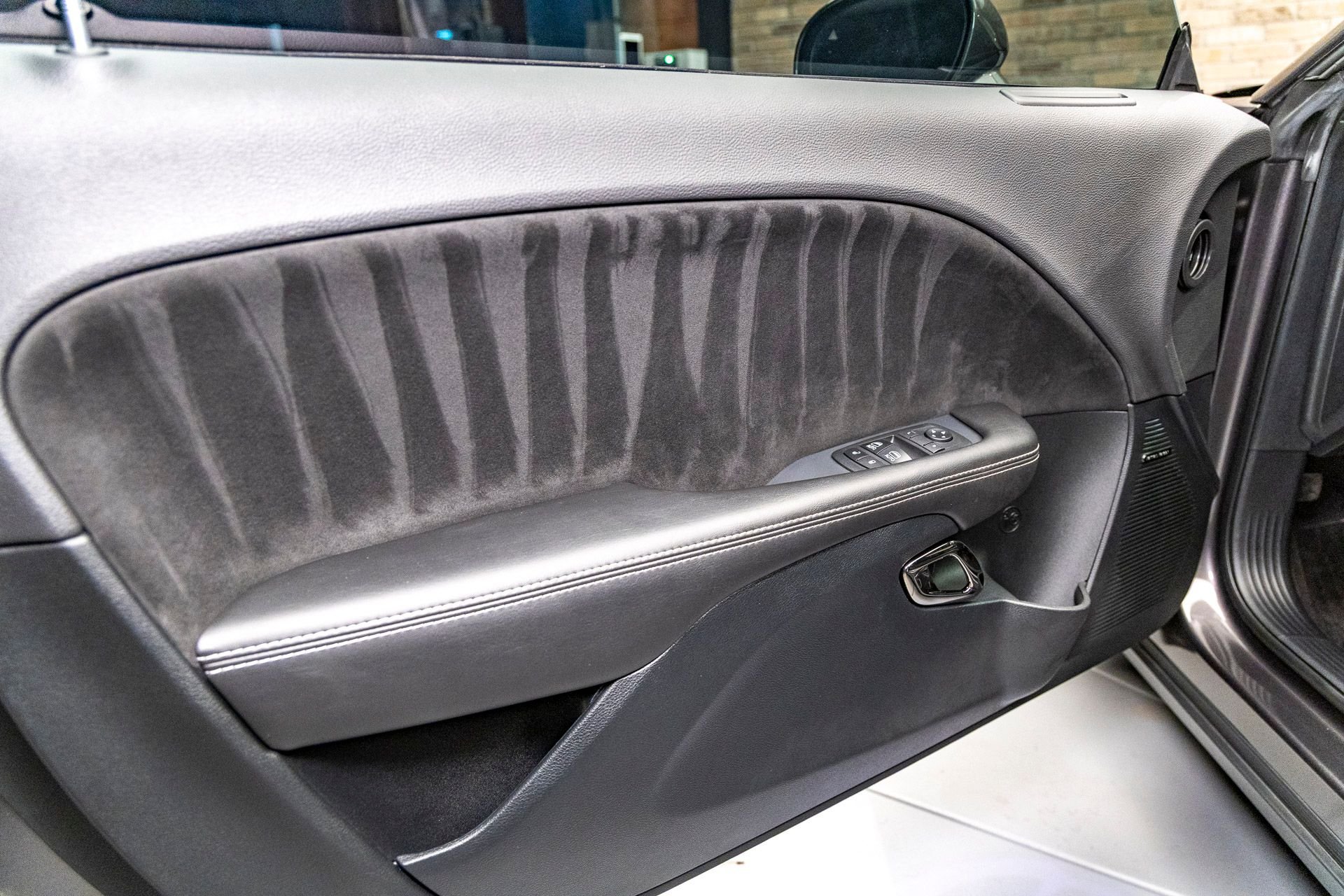 Used 2018 Dodge Challenger SRT Hellcat image 40