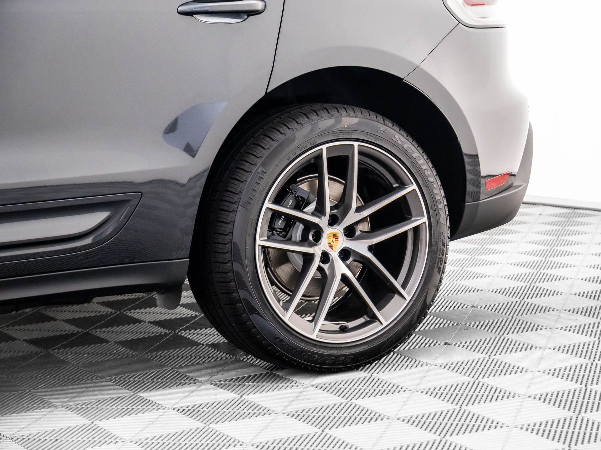 Certified 2026 Porsche Macan image 33