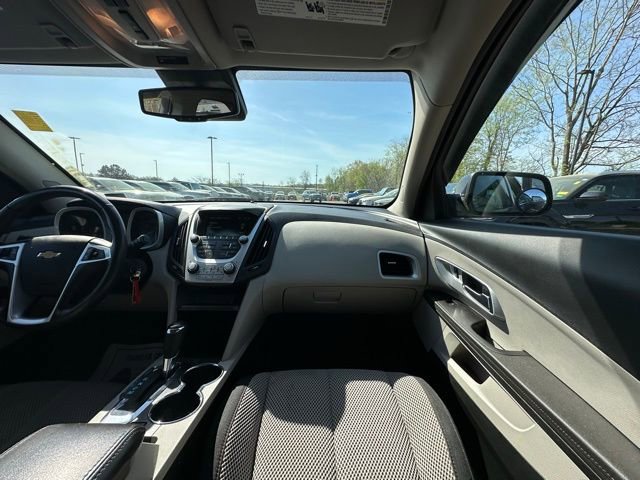 Used 2017 Chevrolet Equinox LT w/ Convenience Package image 29