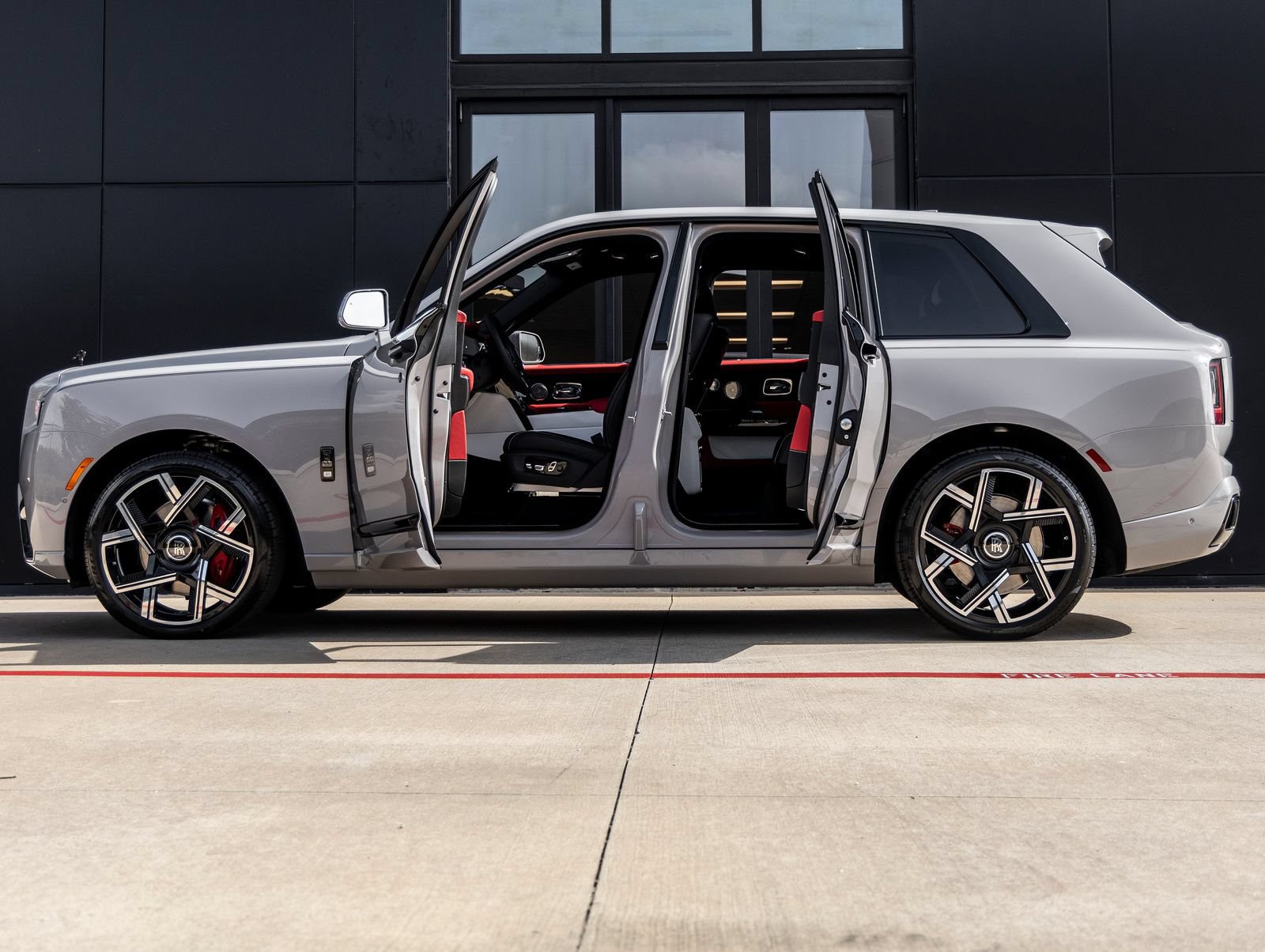 New 2027 Rolls-Royce Cullinan Black Badge AWD/4WD image 11