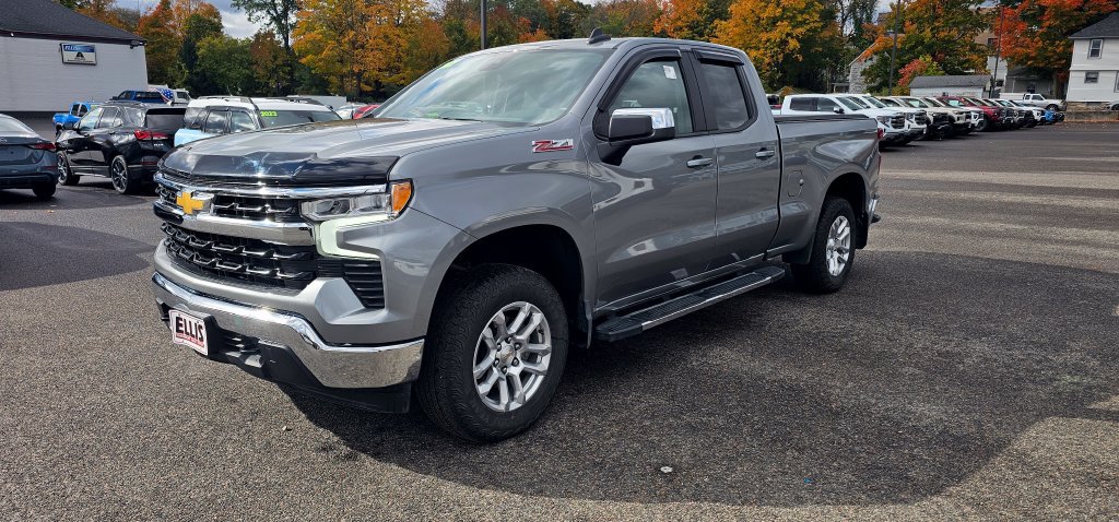 Used 2023 Chevrolet Silverado 1500 LT AWD/4WD image 3