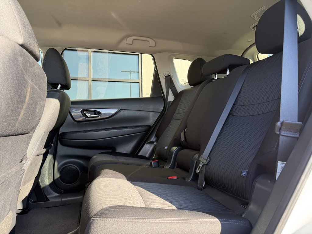 Used 2020 Nissan Rogue SV image 21