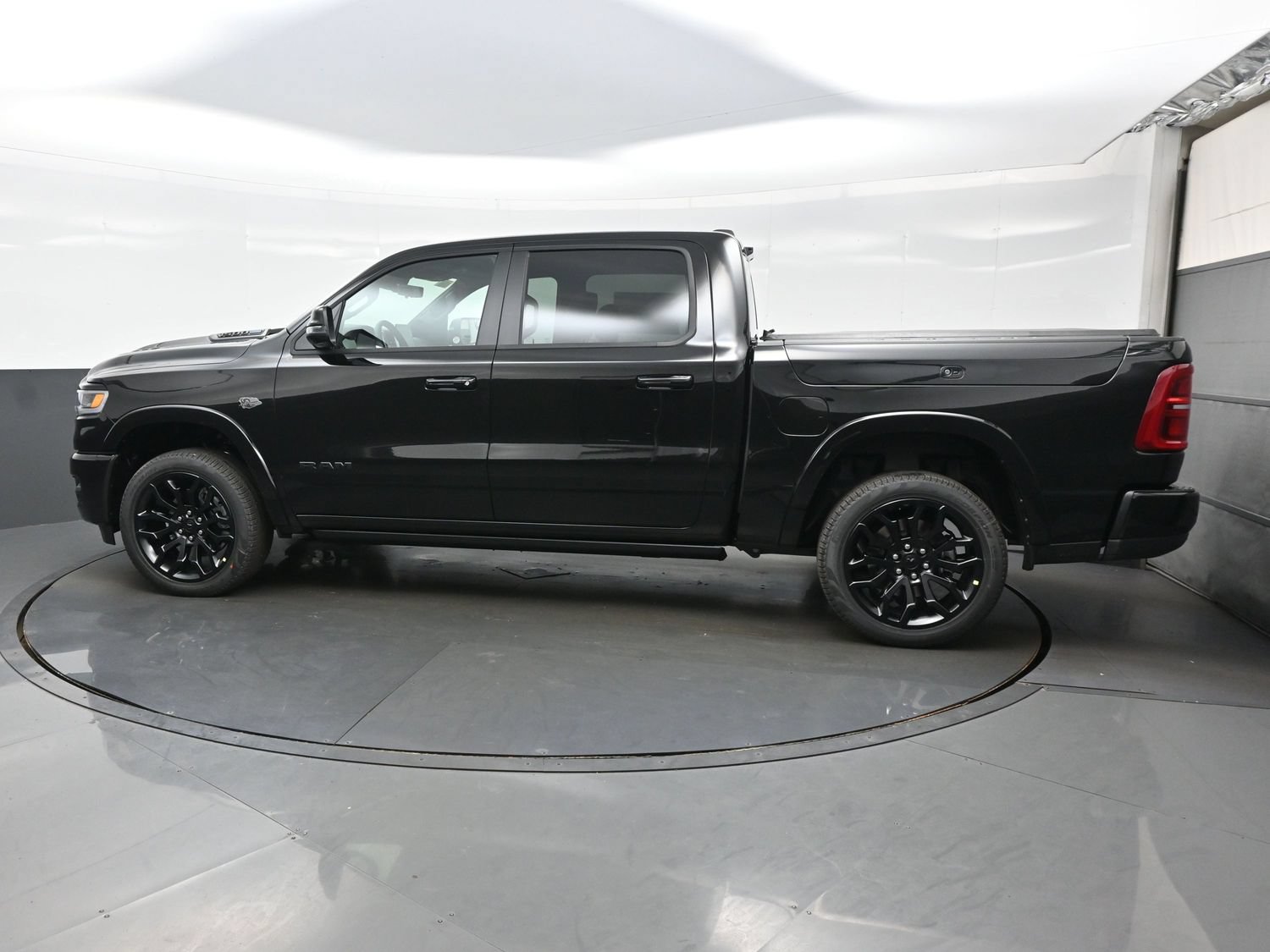 New 2027 RAM 1500 Limited AWD/4WD image 4