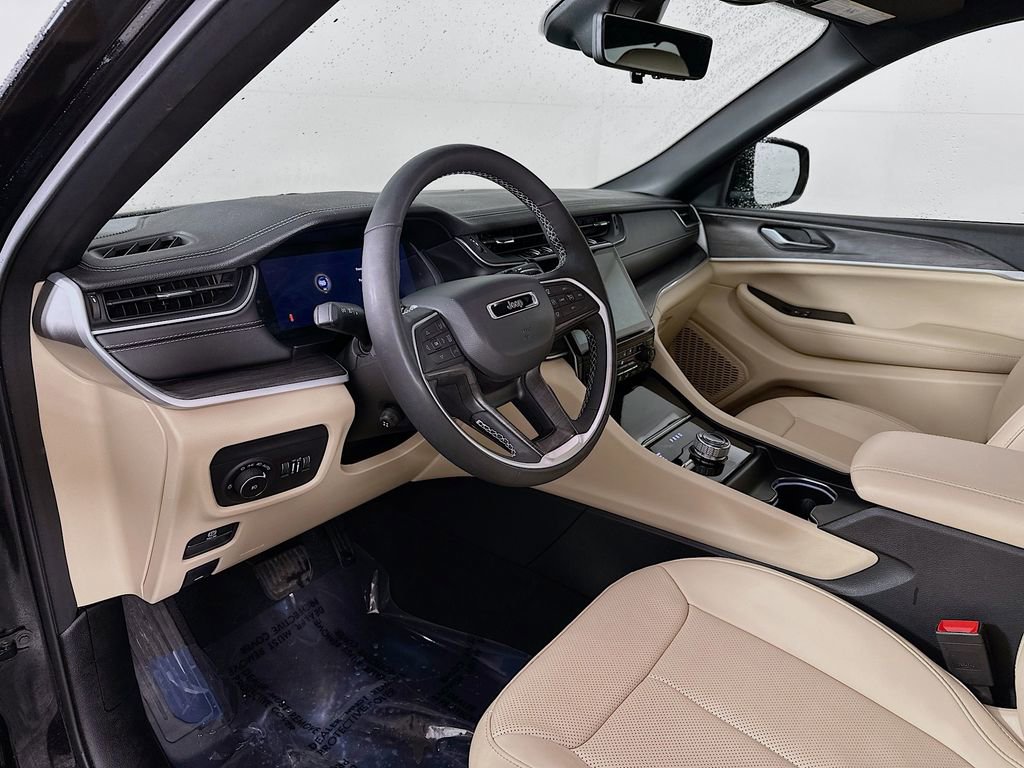 Certified 2025 Jeep Grand Cherokee L Limited w/ Luxury Tech Group II image 17