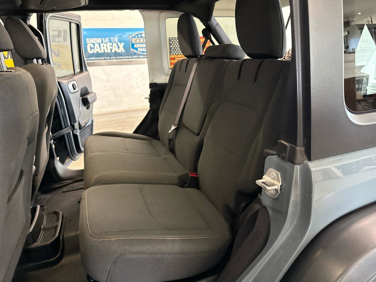 Used 2024 Jeep Wrangler Unlimited image 37