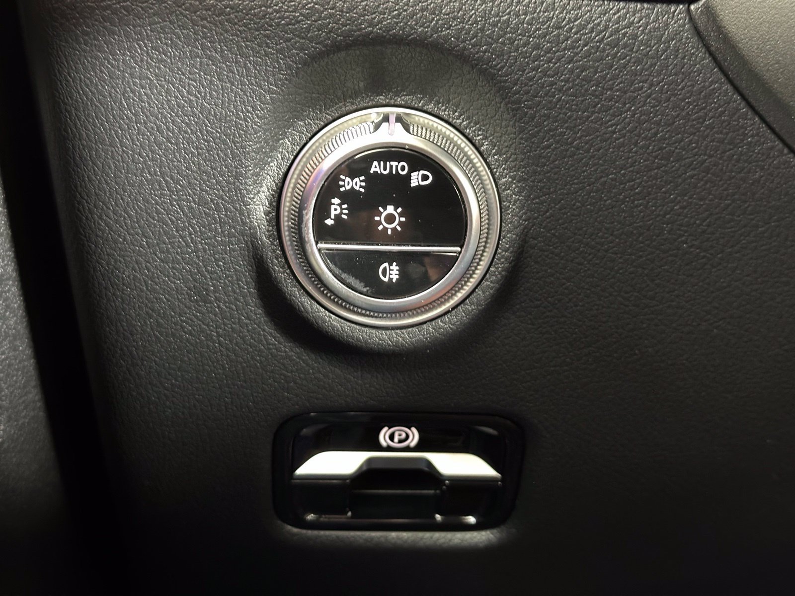 Used 2025 Mercedes-Benz C 300 Sedan image 10