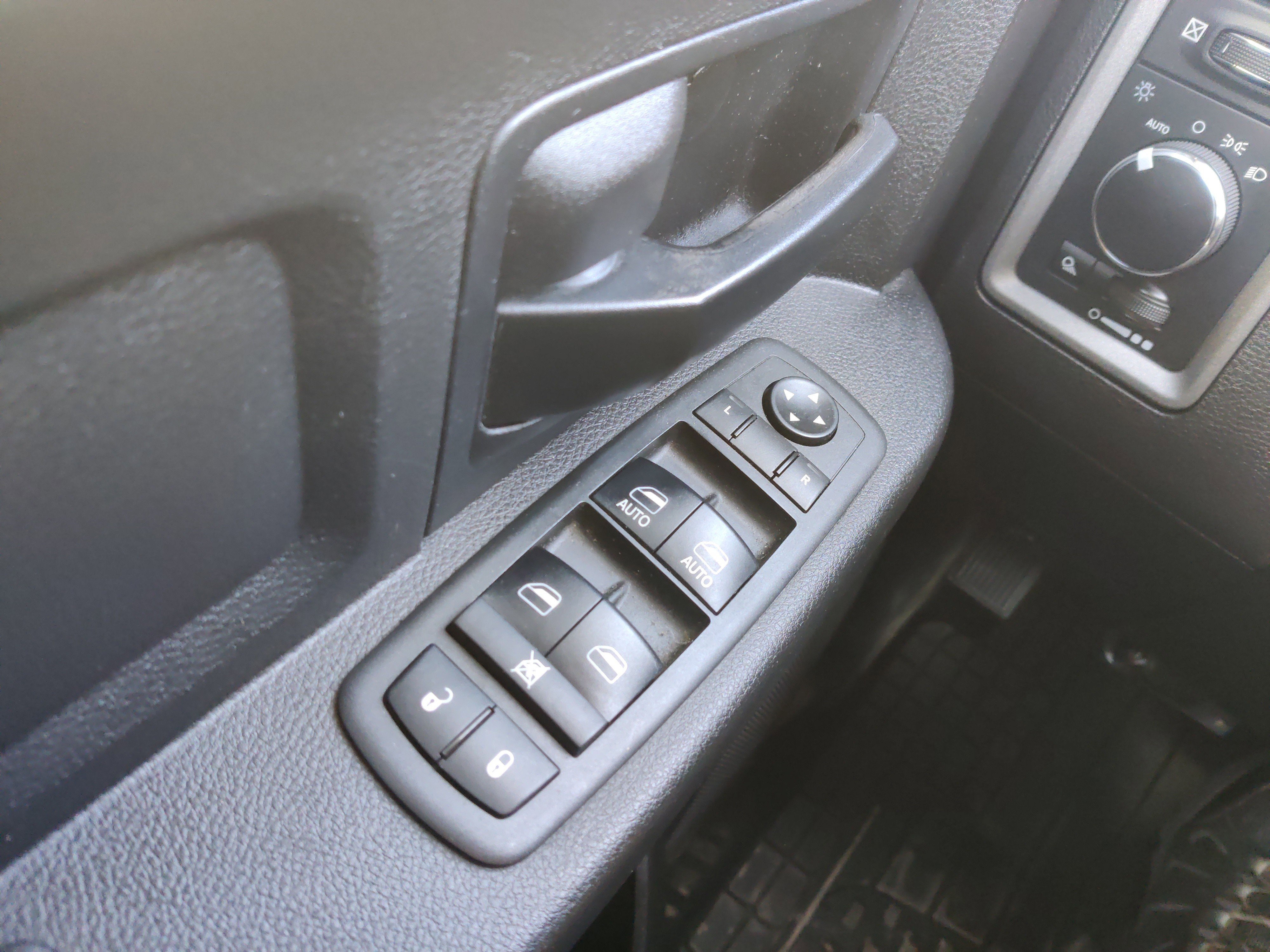 Used 2018 RAM 2500 Tradesman w/ Chrome Appearance Group image 24