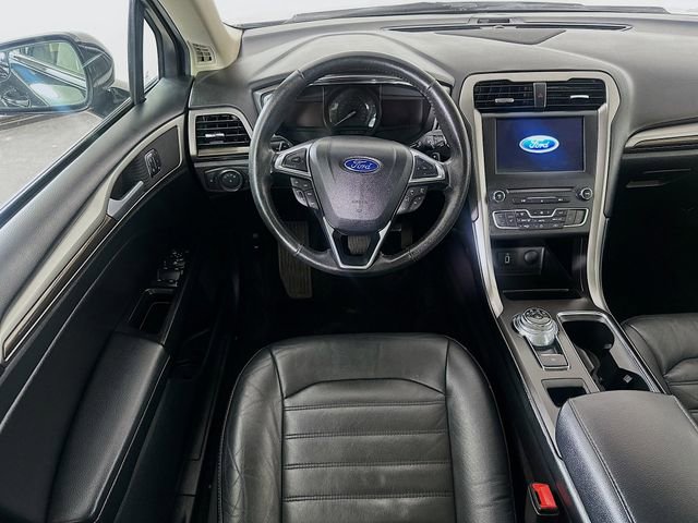 Used 2017 Ford Fusion SE w/ Equipment Group 202A image 4