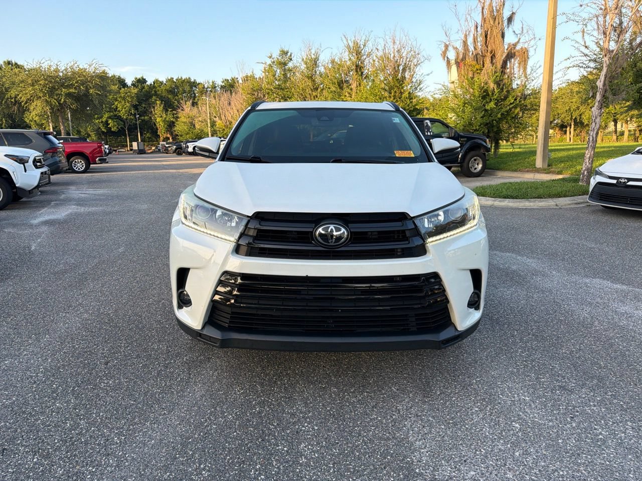 Used 2019 Toyota Highlander SE FWD image 5