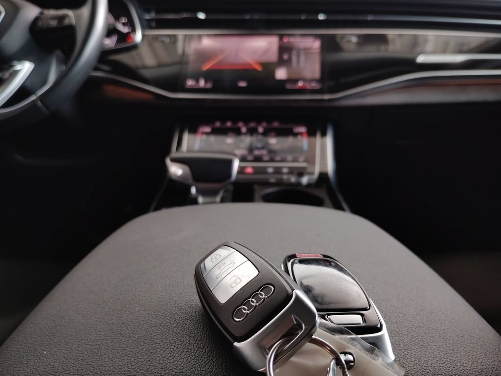 Used 2019 Audi Q8 Premium Plus w/ Premium Plus AWD/4WD image 41