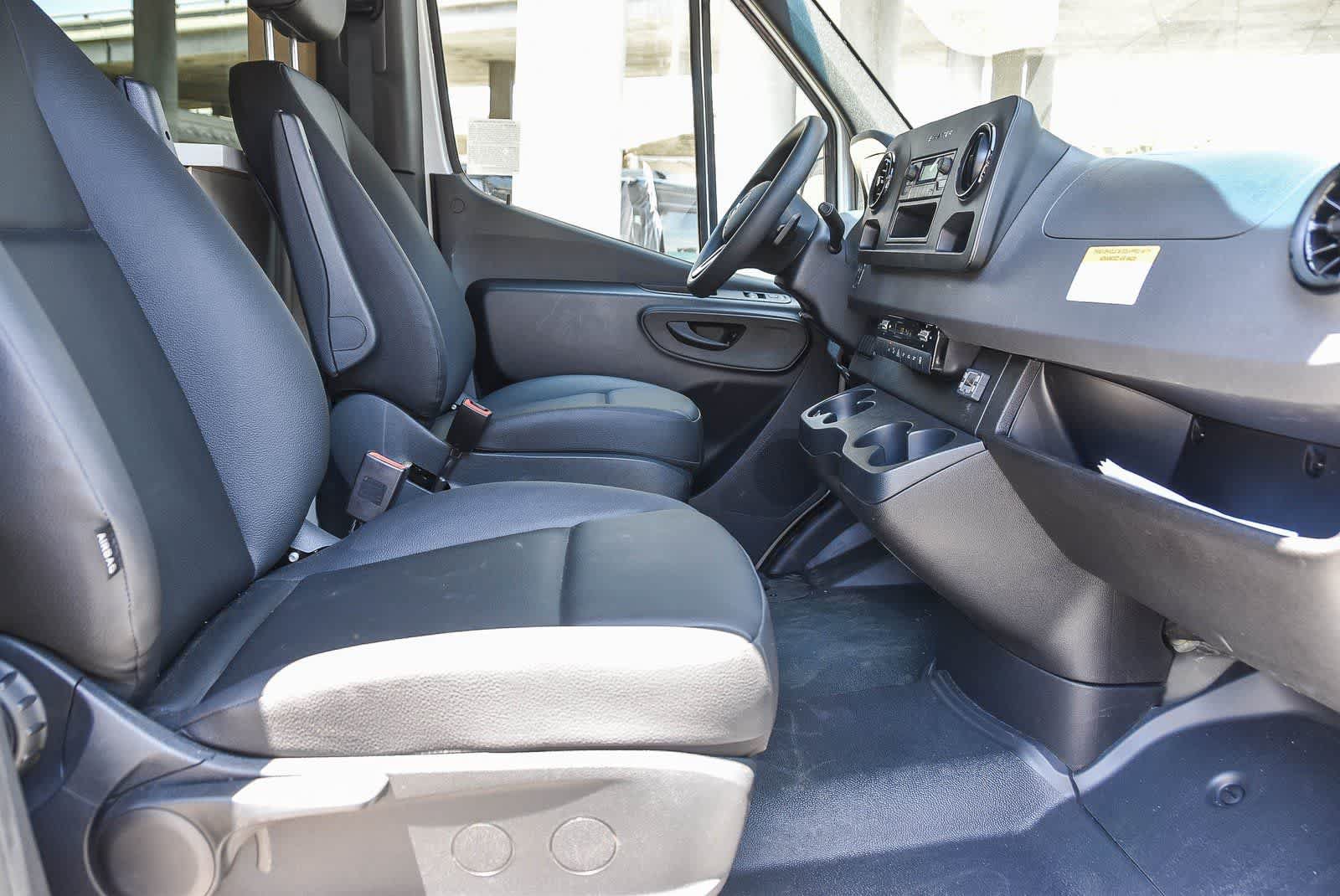 Used 2021 Mercedes-Benz Sprinter 2500 image 26