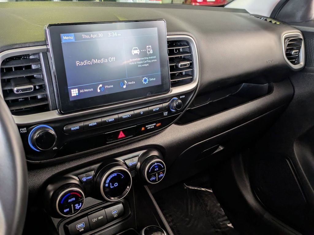 Used 2025 Hyundai Venue SEL FWD image 15