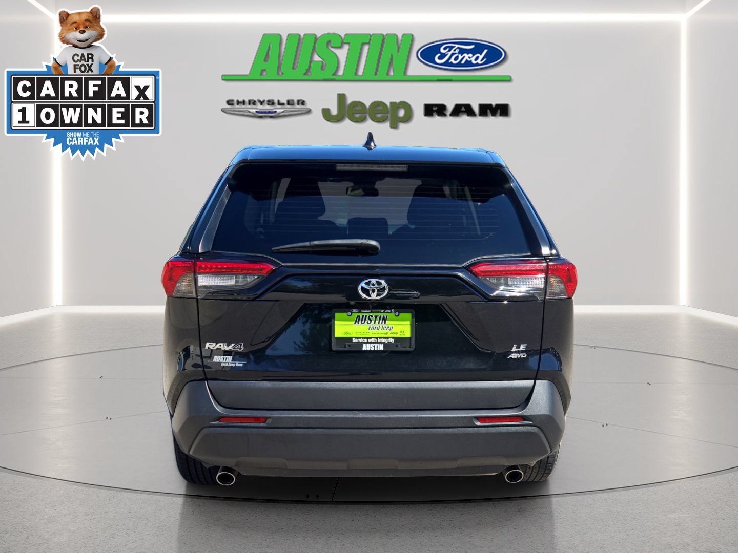 Used 2024 Toyota RAV4 LE AWD/4WD image 4