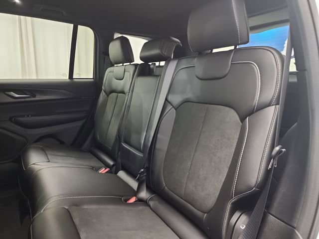 New 2025 Jeep Grand Cherokee Altitude image 34