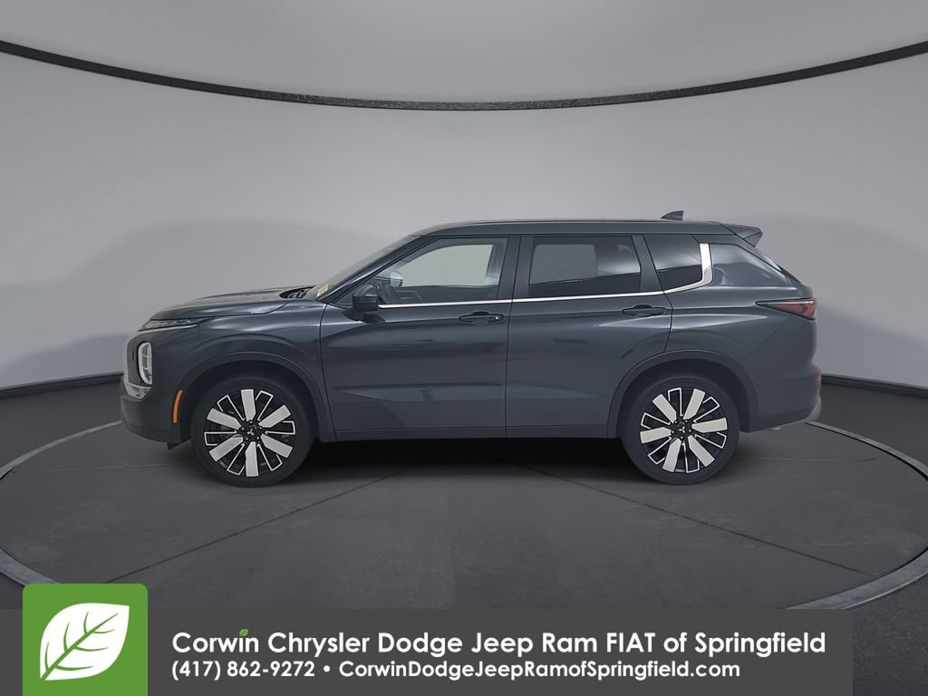 Used 2025 Mitsubishi Outlander SE image 9