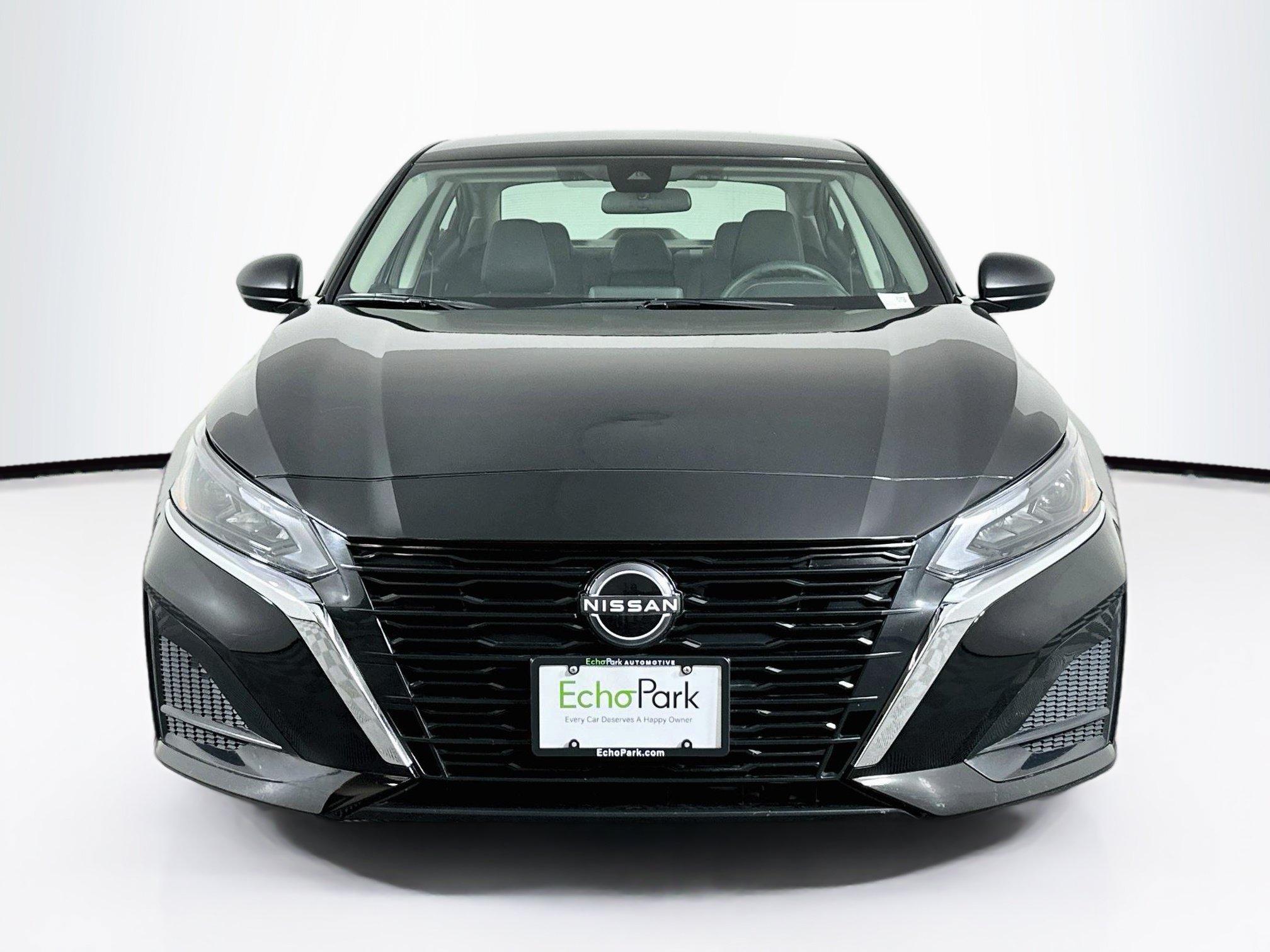 Used 2025 Nissan Altima 2.5 SV FWD image 2