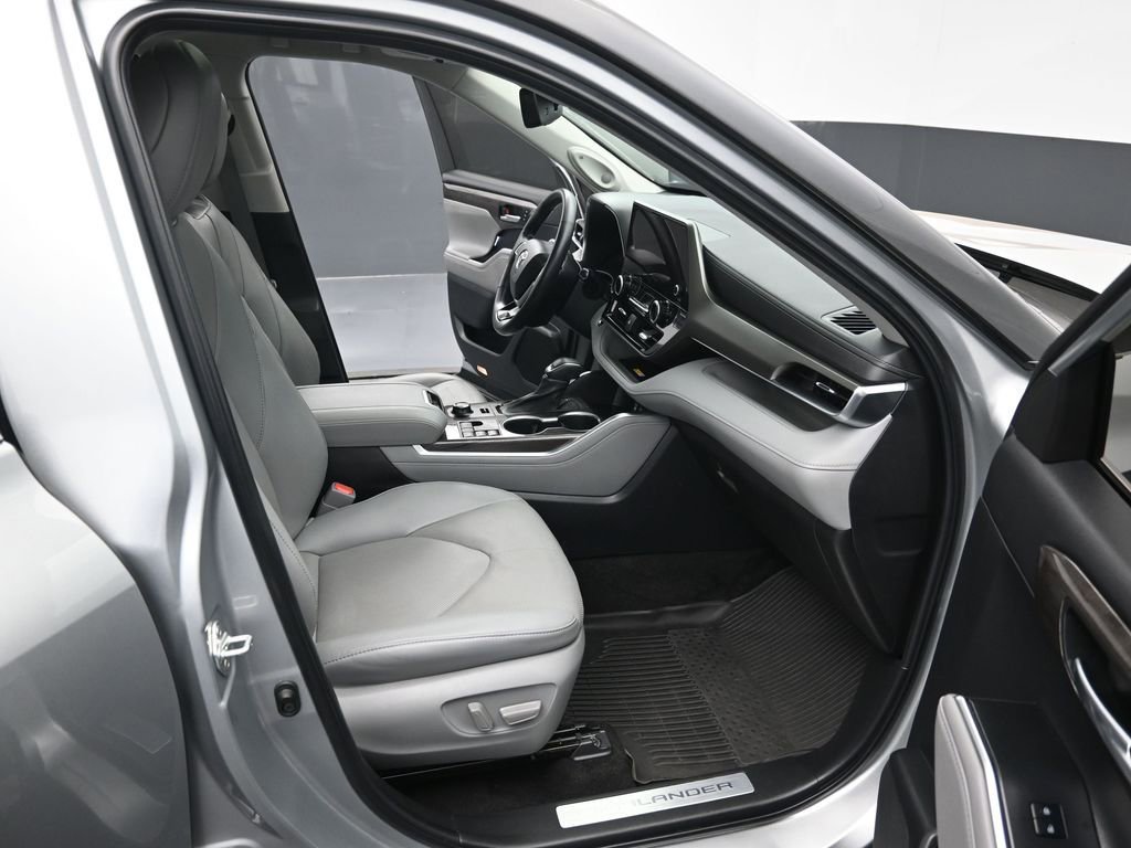 Used 2023 Toyota Highlander Limited image 42