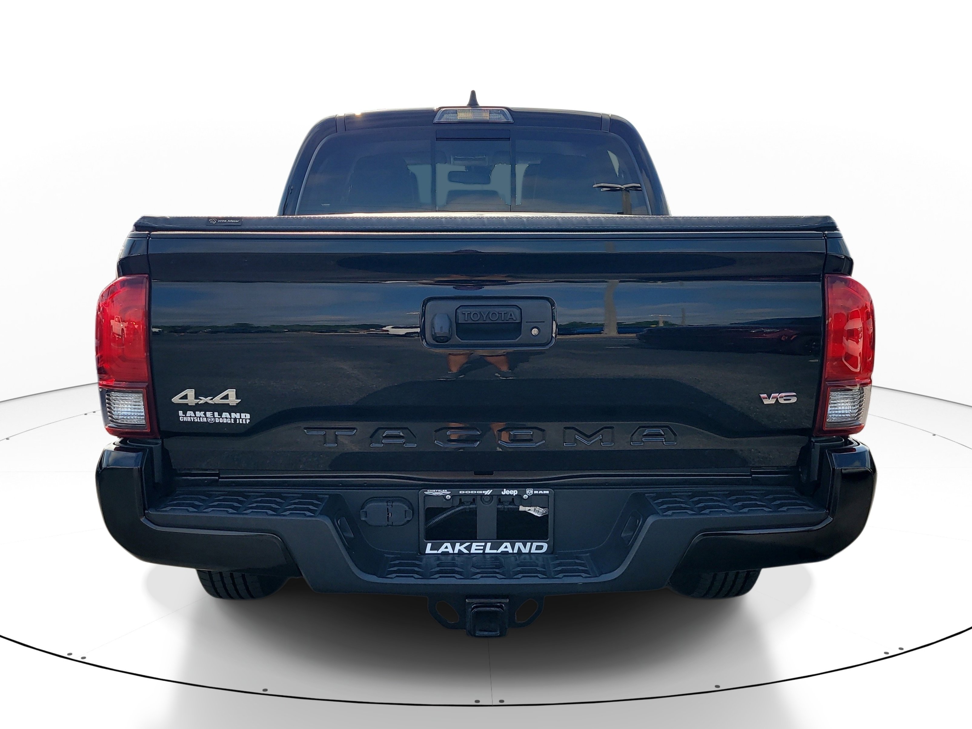 Used 2023 Toyota Tacoma SR5 w/ Technology Package AWD/4WD image 5