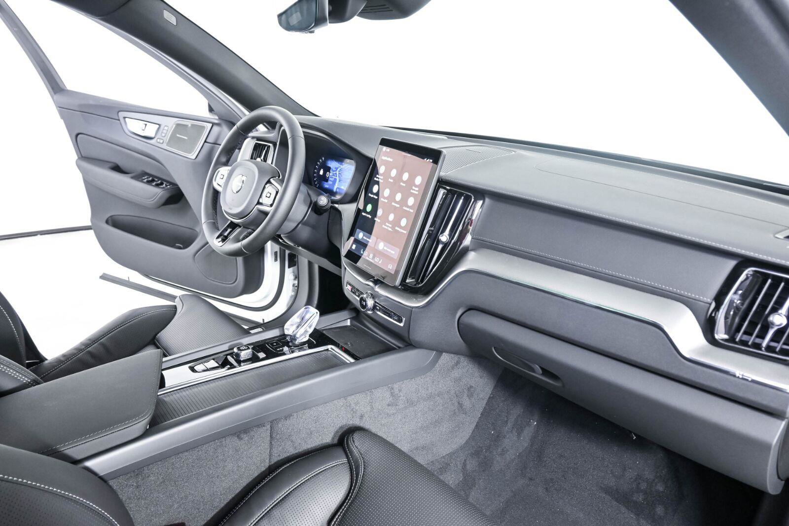 New 2026 Volvo XC60 B5 Ultra w/ Protection Package Premier AWD/4WD image 24