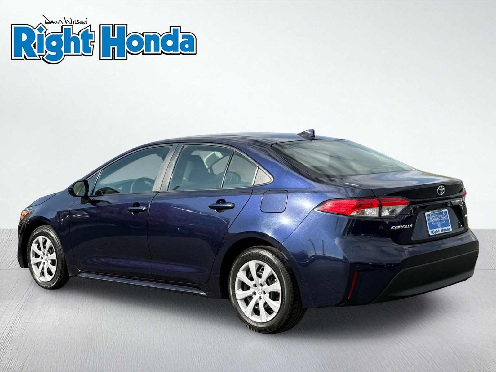 Used 2025 Toyota Corolla LE FWD image 4