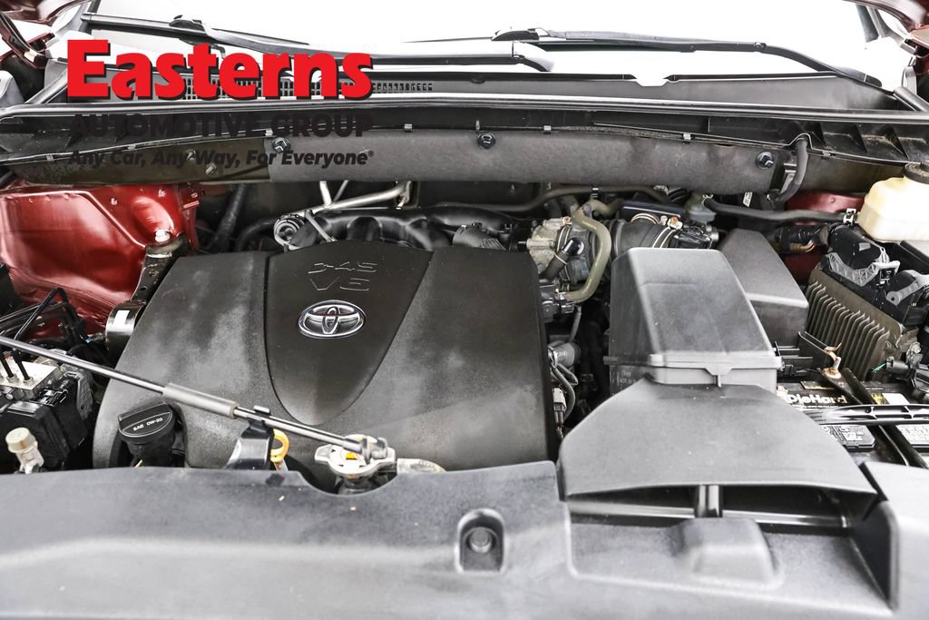 Used 2018 Toyota Highlander Plus AWD/4WD image 7