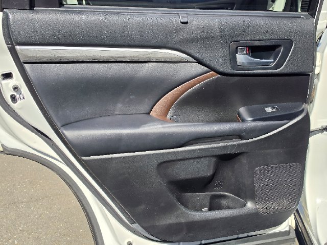 Used 2018 Toyota Highlander Limited AWD/4WD image 23