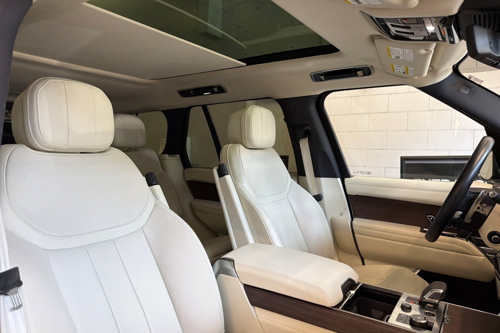 Used 2023 Land Rover Range Rover SE AWD/4WD image 28