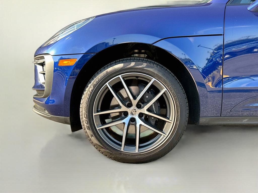 Certified 2026 Porsche Macan AWD/4WD image 33