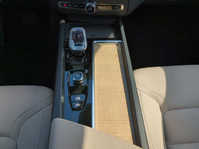 New 2026 Volvo XC60 B5 Plus AWD/4WD image 14