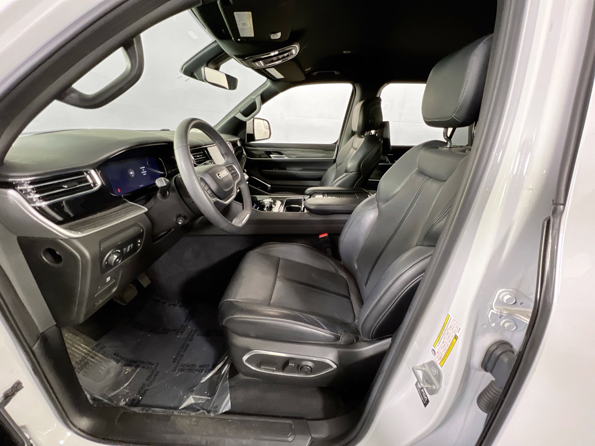 Used 2022 Jeep Wagoneer Series III w/ Rear Seat Video Group 1 image 21