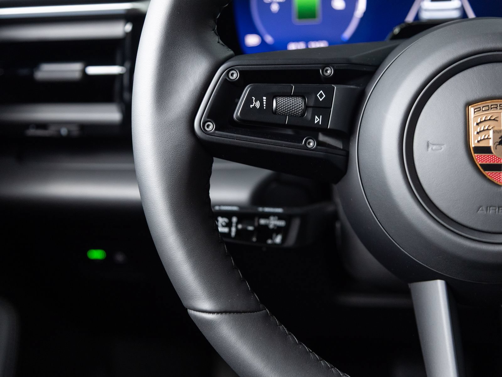 Certified 2026 Porsche Macan 4 Electric AWD/4WD image 15