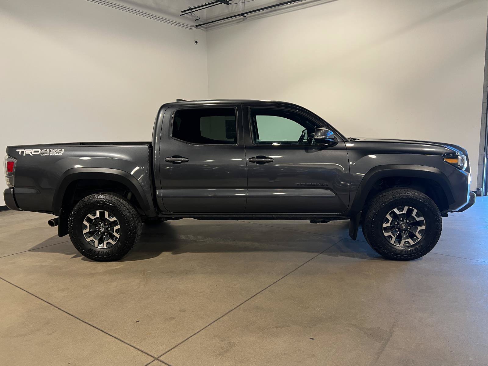 Used 2023 Toyota Tacoma TRD Off-Road w/ Advanced Technology Package AWD/4WD image 2