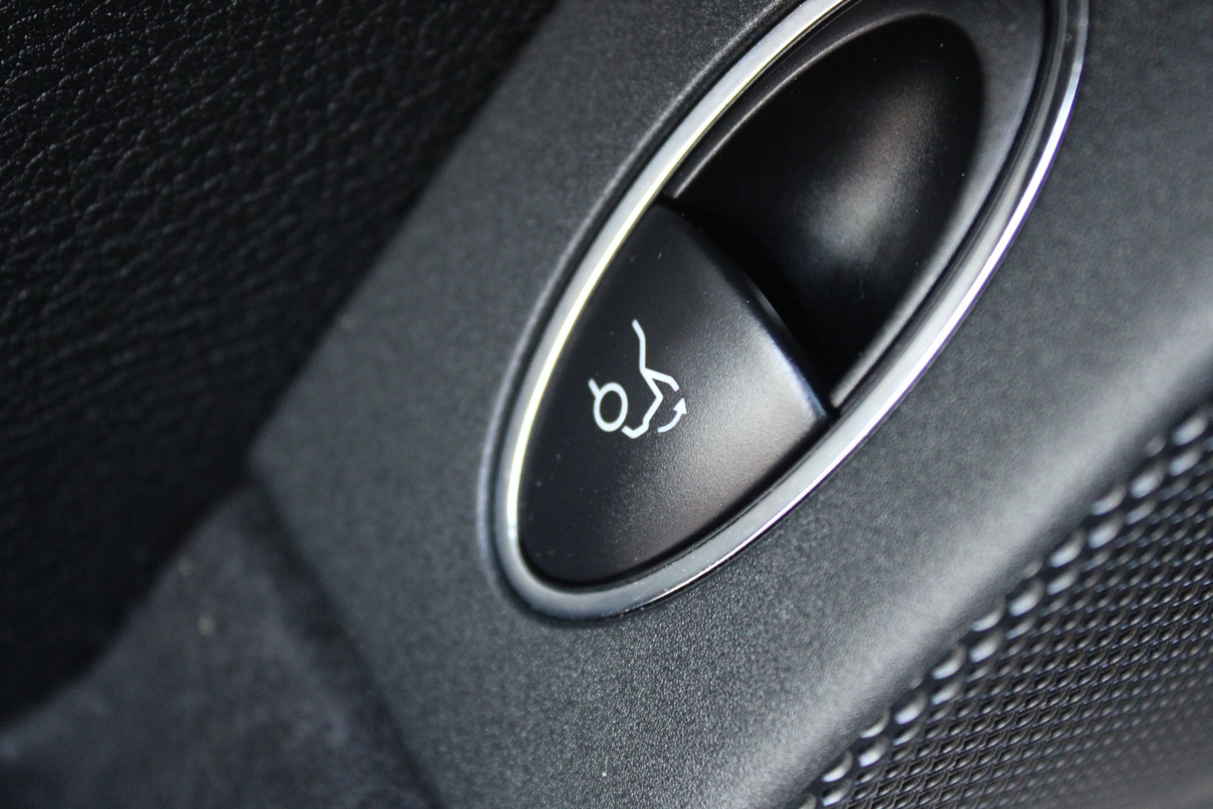 Used 2008 Mercedes-Benz E 350 4MATIC Sedan image 27