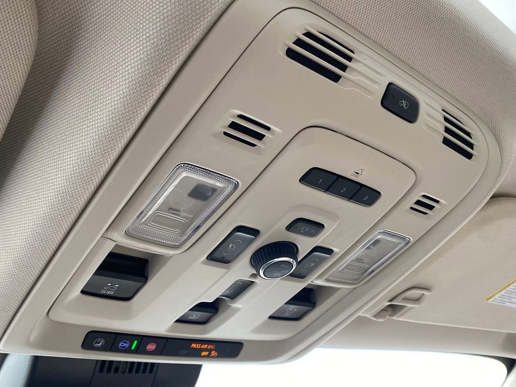 Used 2024 GMC Yukon XL Denali image 34