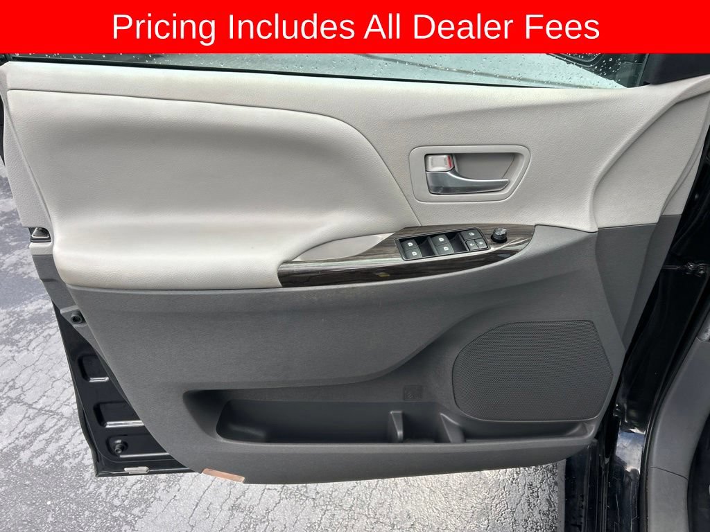 Used 2020 Toyota Sienna XLE FWD image 3