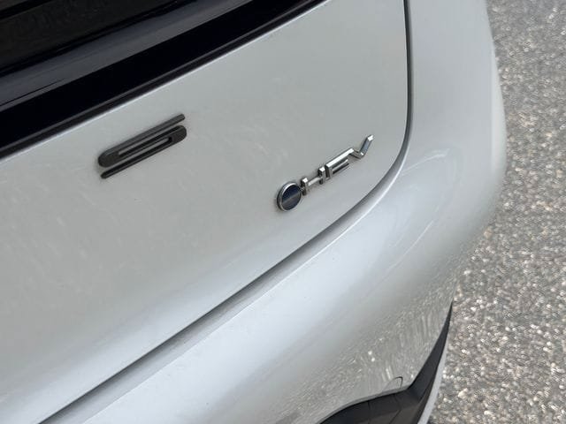 Certified 2024 Toyota Prius LE FWD image 17