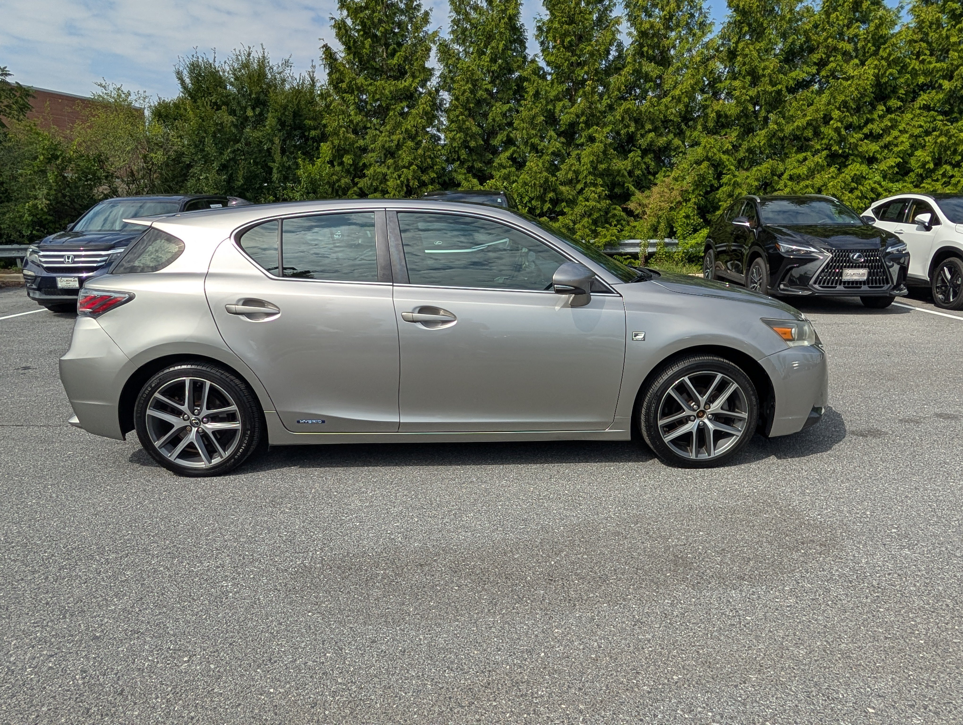 Used 2017 Lexus CT 200h FWD image 2