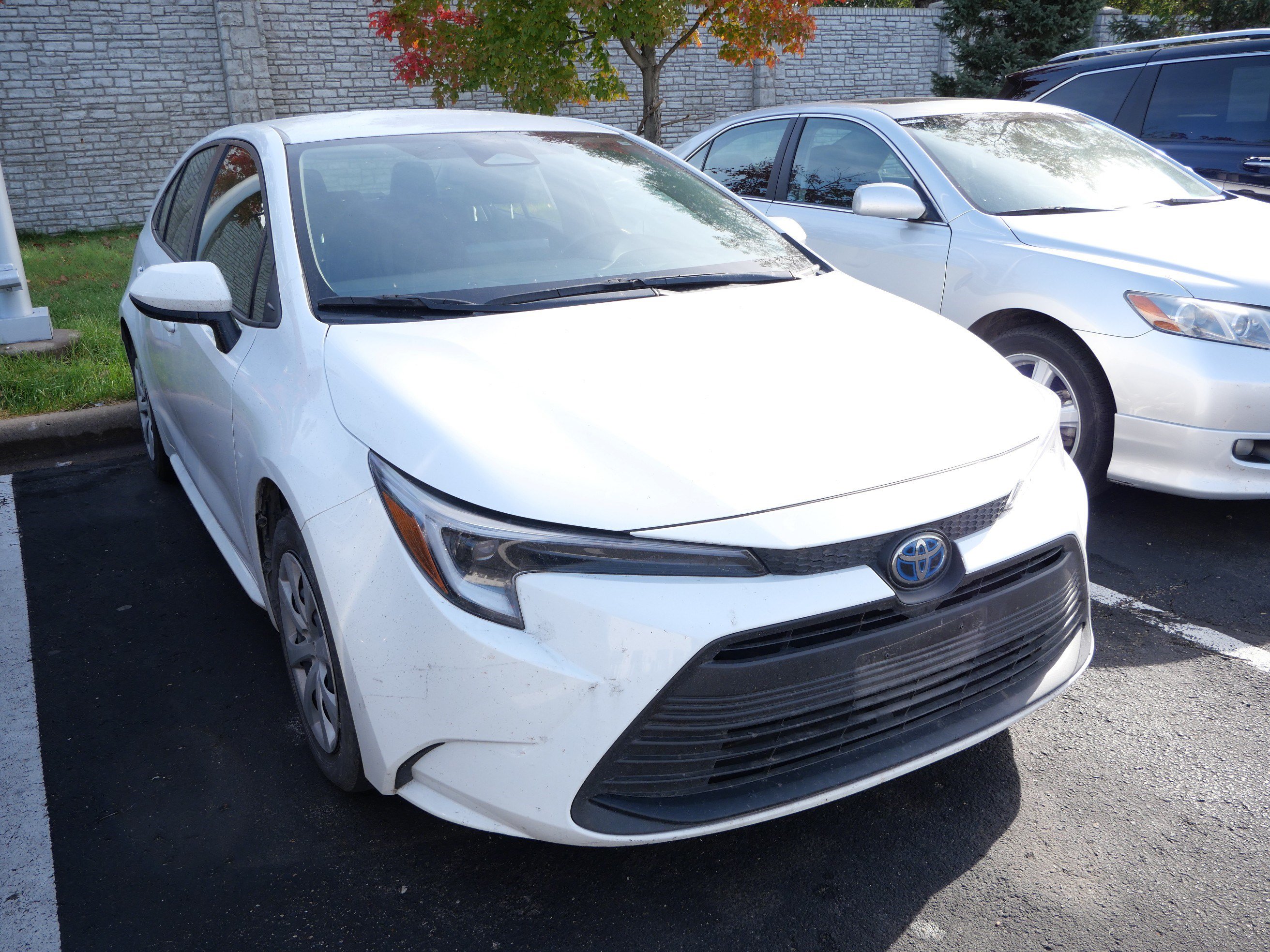 Used 2025 Toyota Corolla LE FWD image 4