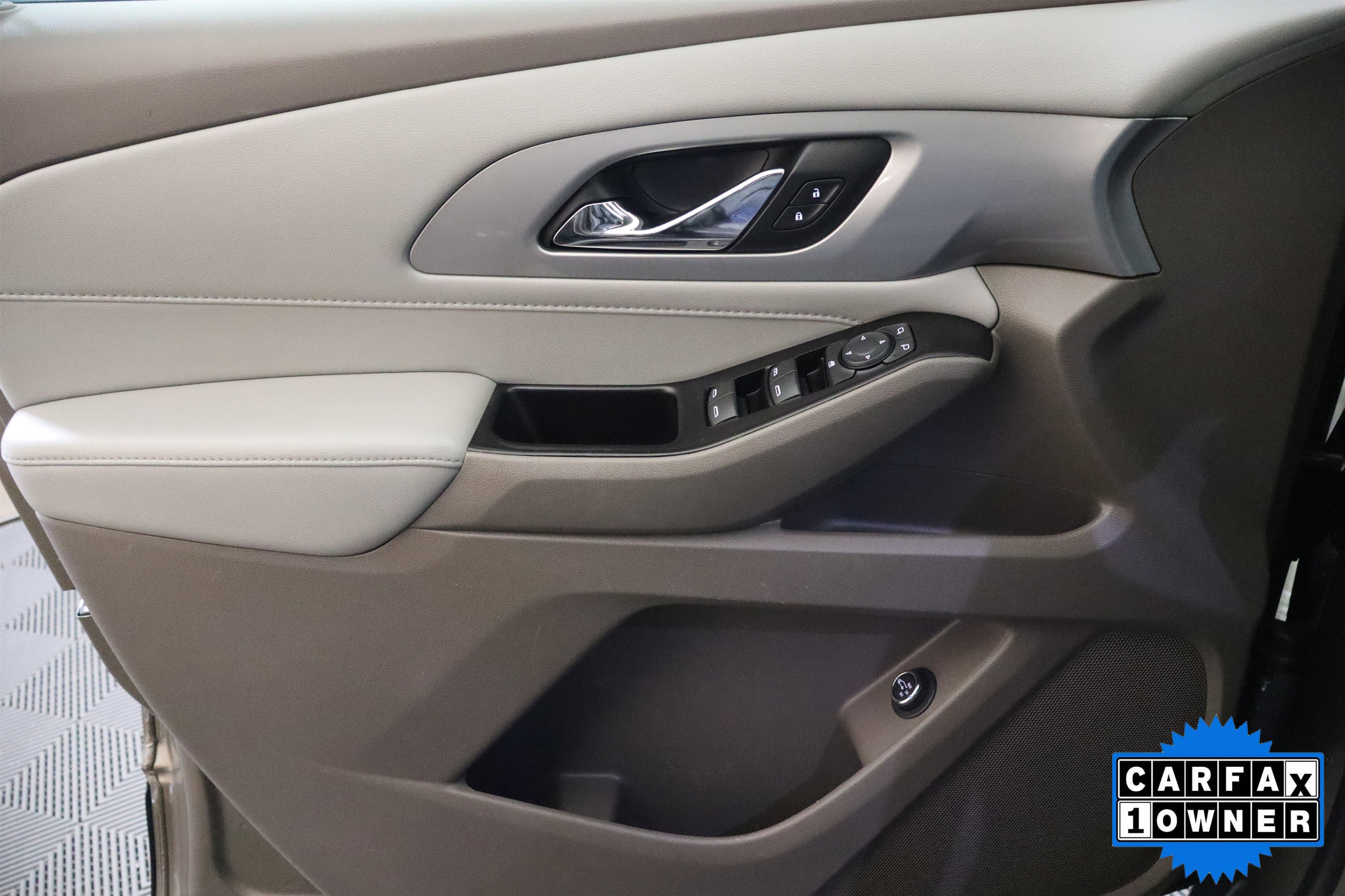 Used 2020 Chevrolet Traverse LT image 35