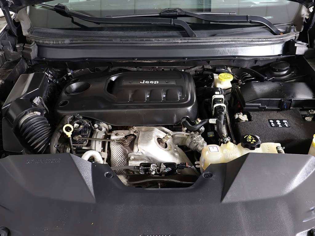 Used 2019 Jeep Cherokee Overland w/ Technology Group image 25