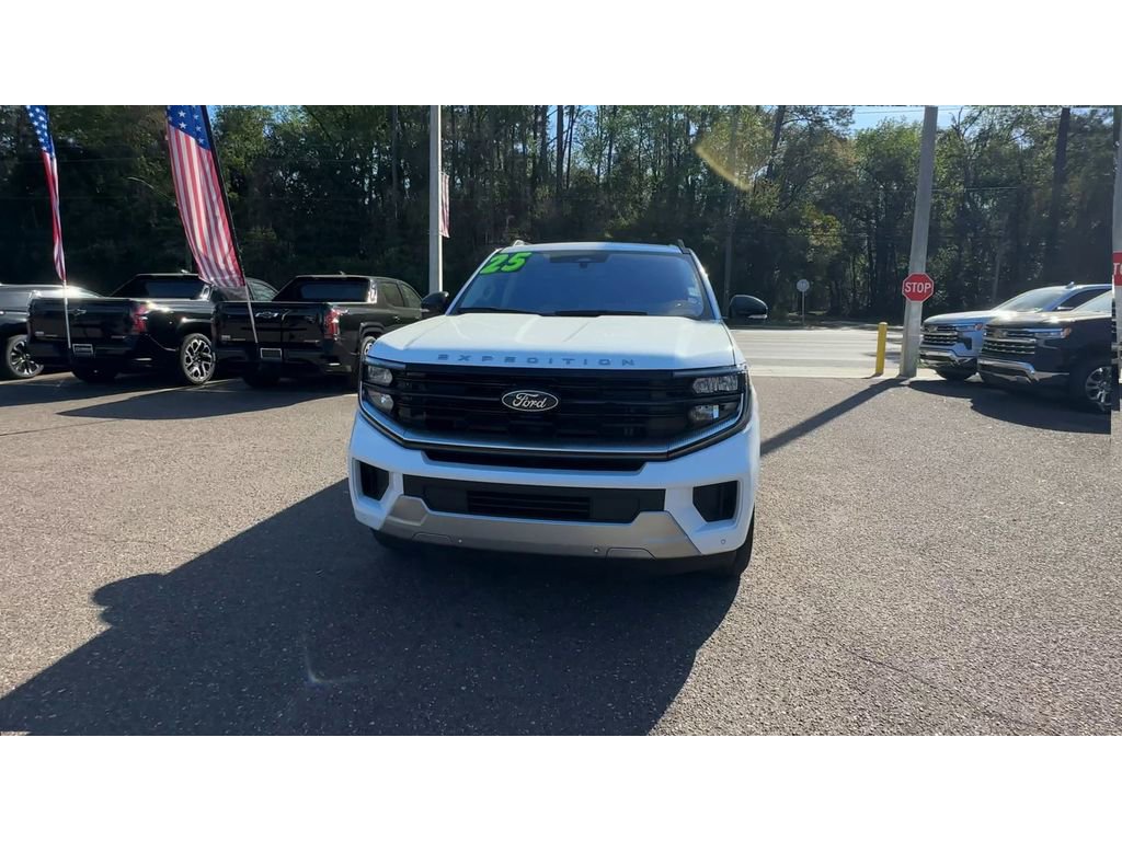 Used 2025 Ford Expedition Platinum image 7