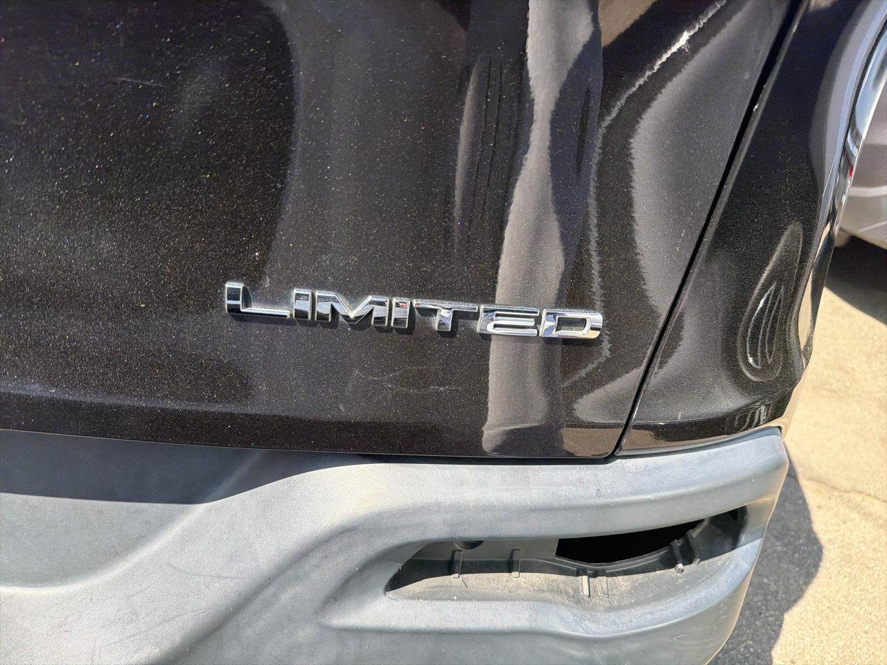 Used 2016 Jeep Cherokee Limited AWD/4WD image 8