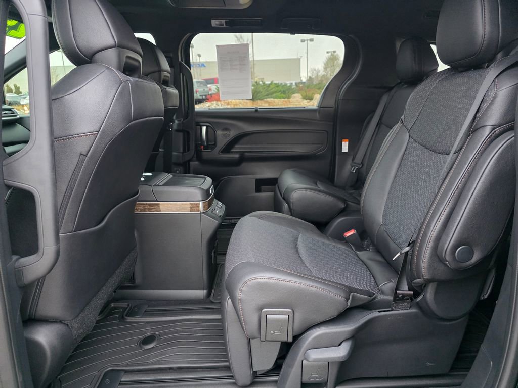 Used 2025 Toyota Sienna Platinum image 20