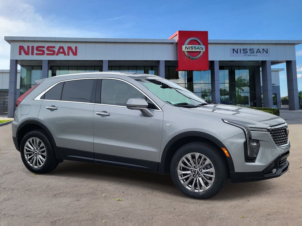 Used 2025 Cadillac XT4 Premium Luxury FWD image 2