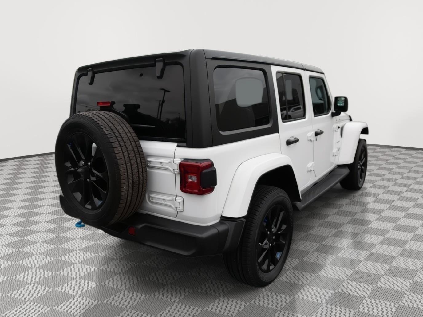 Used 2023 Jeep Wrangler Unlimited Sahara w/ Cold Weather Group AWD/4WD image 5