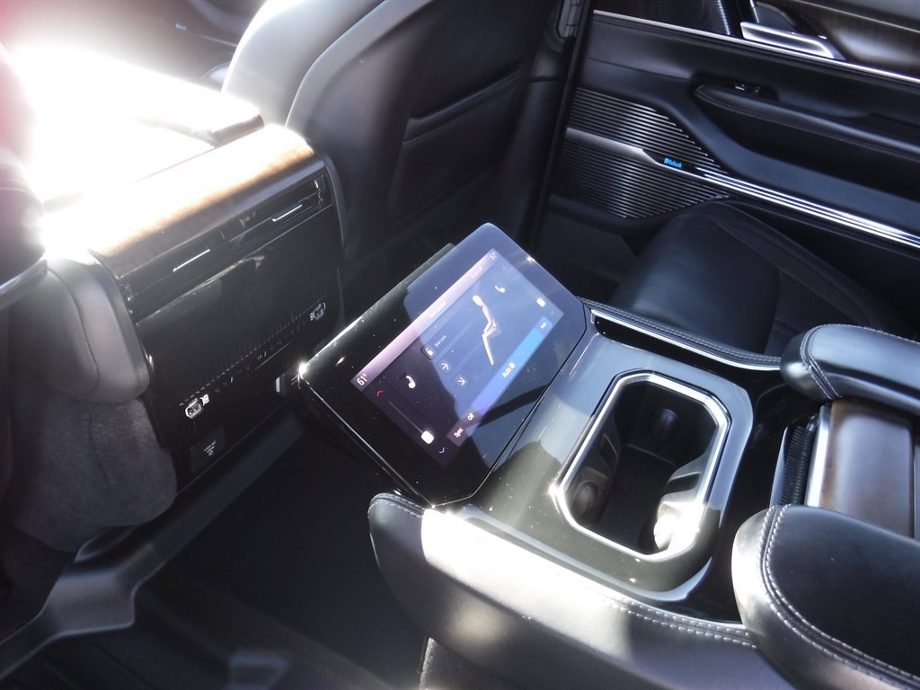 Used 2023 Jeep Grand Wagoneer L Series II image 14