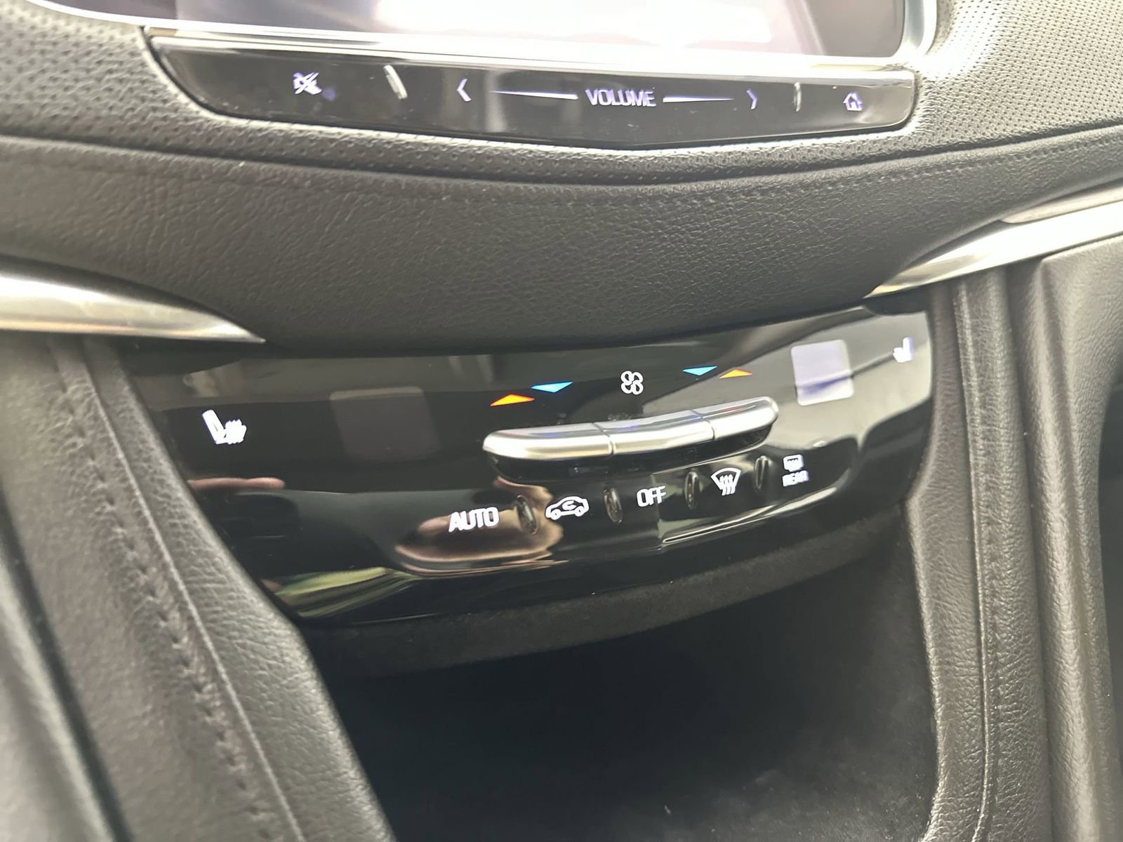 Used 2018 Cadillac XT5 Luxury w/ Driver Awareness Package image 19