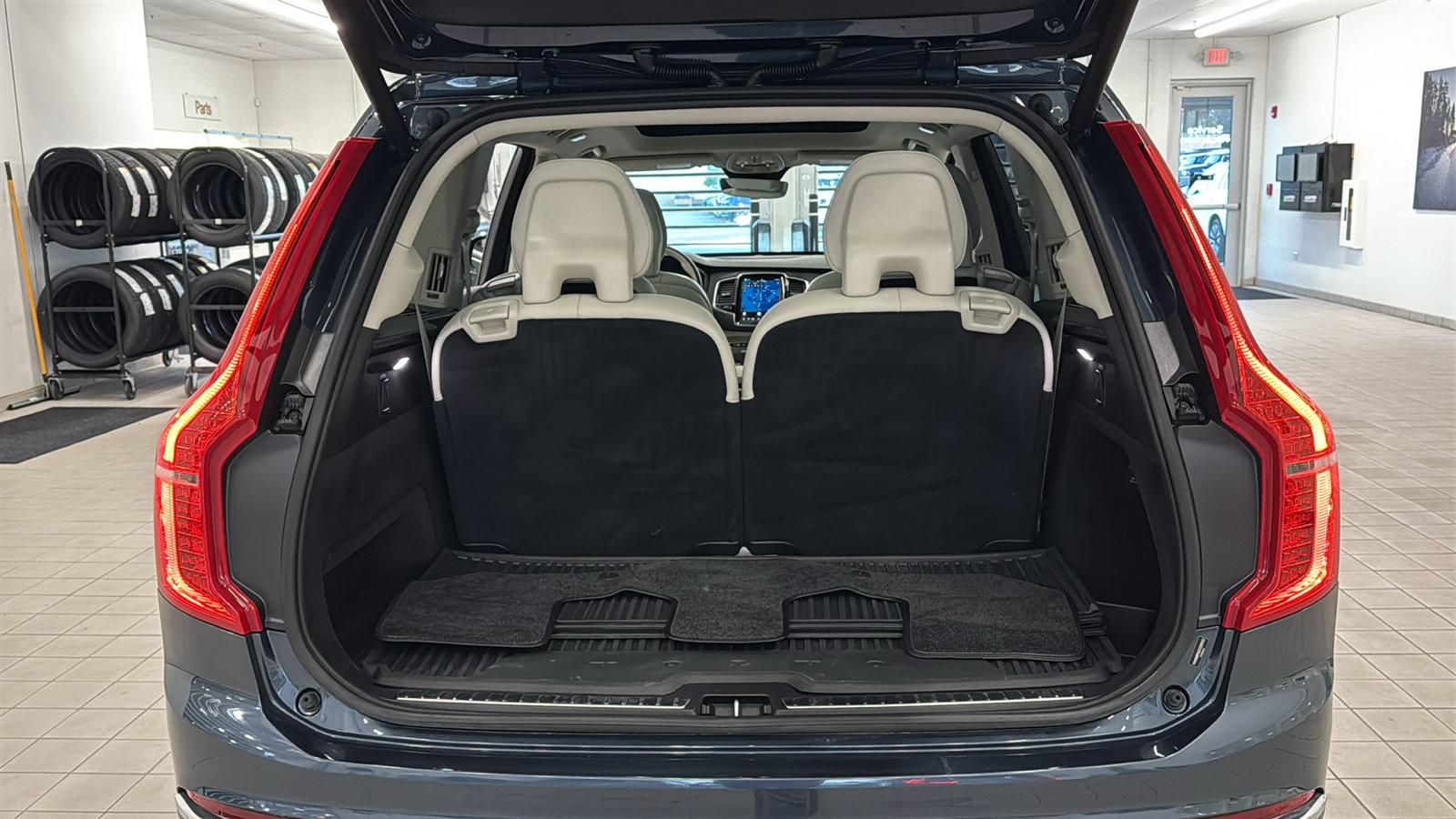 Used 2025 Volvo XC90 T8 Plus w/ Protection Package AWD/4WD image 30