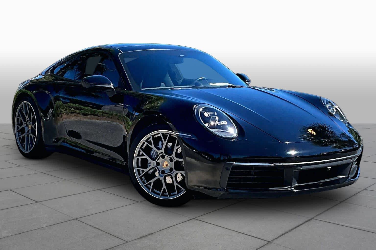 Used 2022 Porsche 911 Carrera RWD image 3